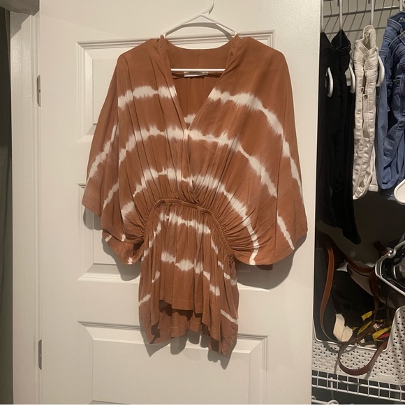 Vici Tie Dye V Neck Peplum Style Top - Picture 2 of 4